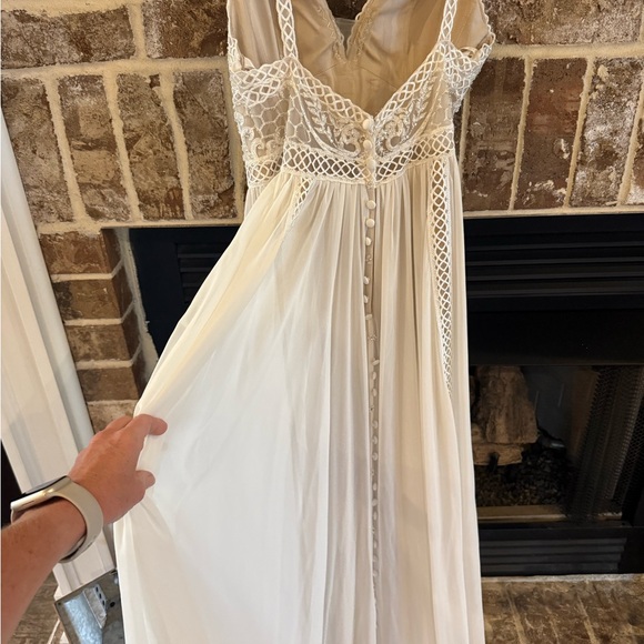 Allure Bridals Boho but Elegant ivory Lace Wedding Dress - Picture 4 of 4